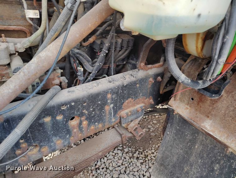 image for item DP5106 2003 International fuel / lube truck