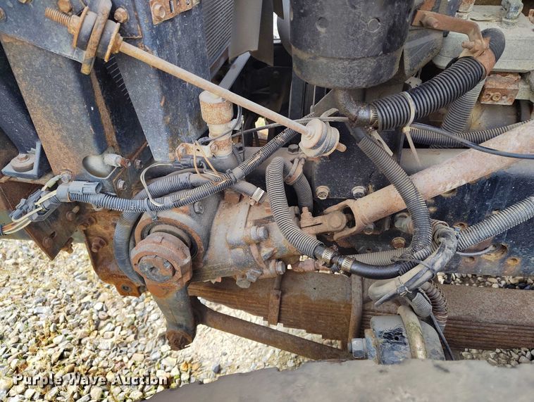 image for item DP5106 2003 International fuel / lube truck