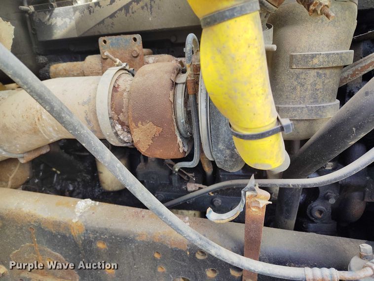 image for item DP5106 2003 International fuel / lube truck