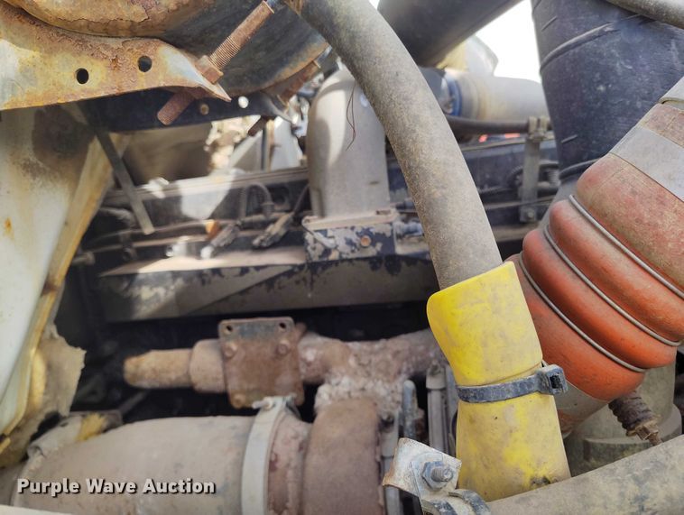 image for item DP5106 2003 International fuel / lube truck