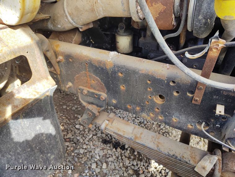 image for item DP5106 2003 International fuel / lube truck