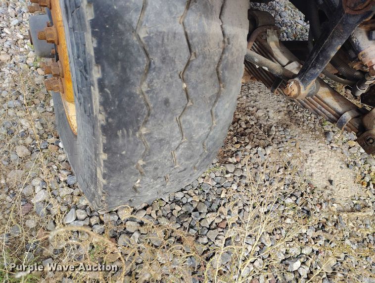 image for item DP5106 2003 International fuel / lube truck