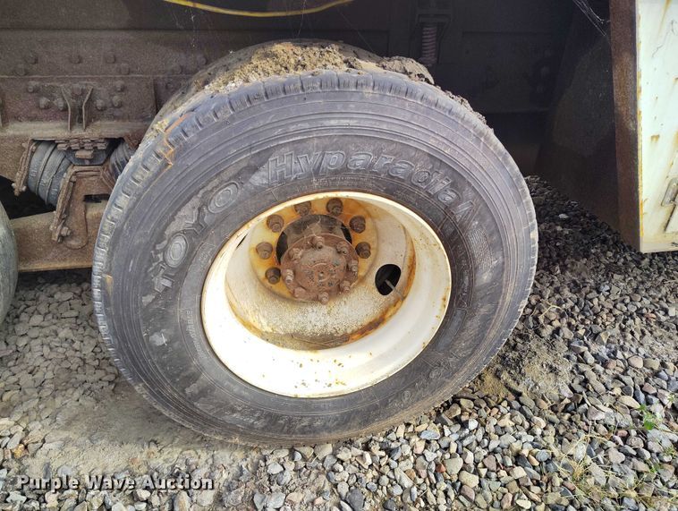 image for item DP5106 2003 International fuel / lube truck