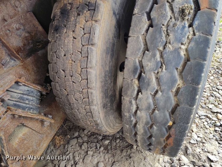image for item DP5106 2003 International fuel / lube truck