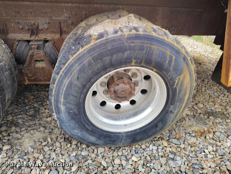 image for item DP5106 2003 International fuel / lube truck