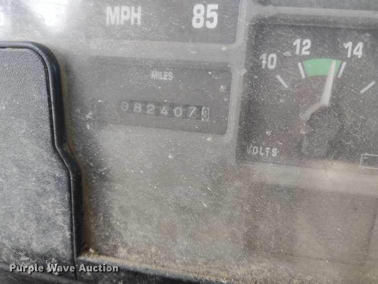 image for item DP5106 2003 International fuel / lube truck