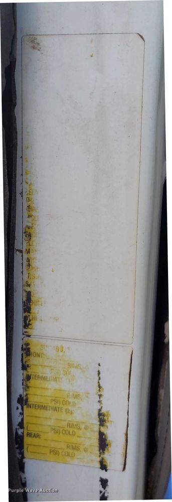 image for item DP5106 2003 International fuel / lube truck