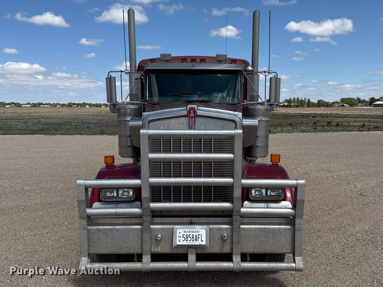 image for item DS6821 2006 Kenworth W900 semi truck