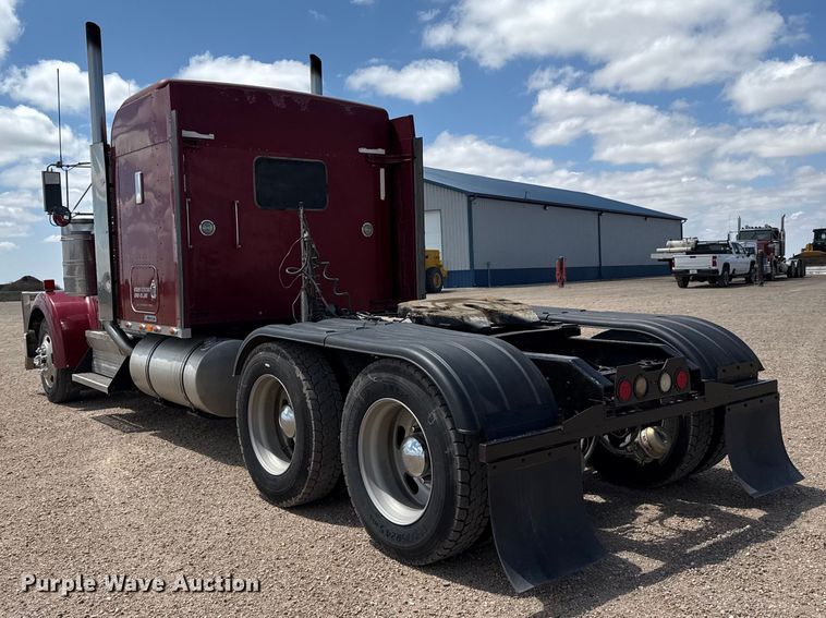 image for item DS6821 2006 Kenworth W900 semi truck