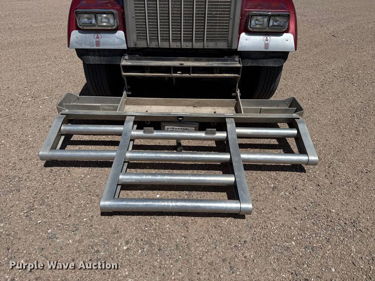 image for item DS6821 2006 Kenworth W900 semi truck