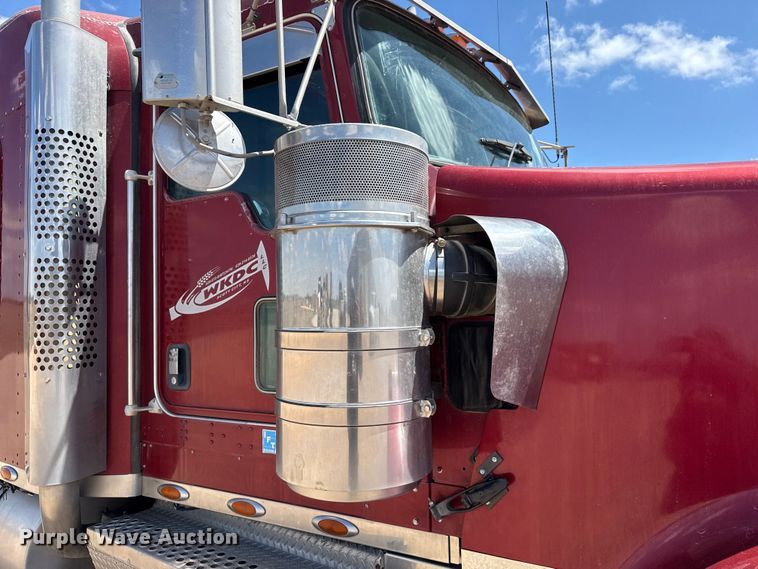 image for item DS6821 2006 Kenworth W900 semi truck