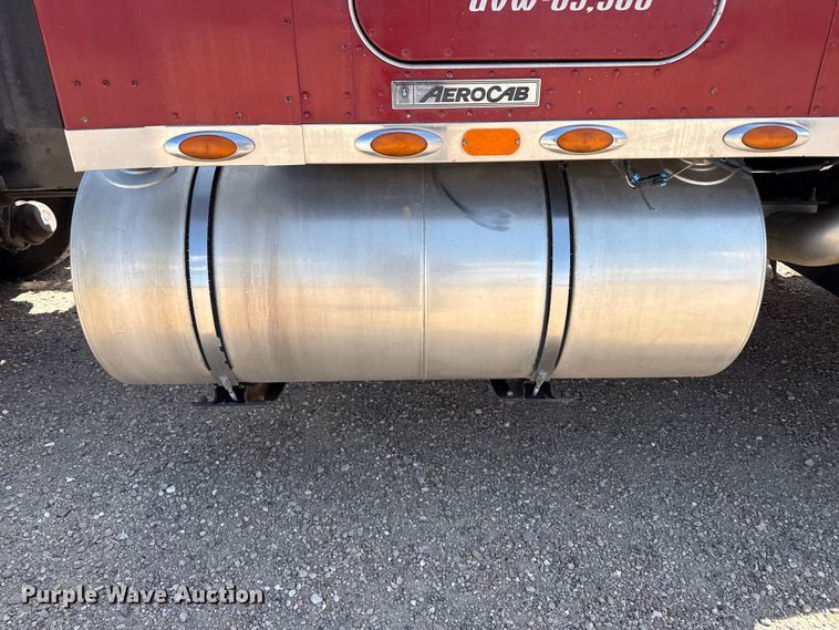 image for item DS6821 2006 Kenworth W900 semi truck