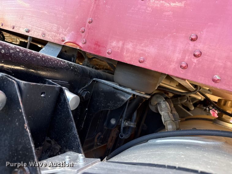 image for item DS6821 2006 Kenworth W900 semi truck