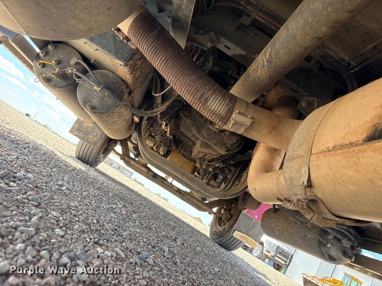 image for item DS6821 2006 Kenworth W900 semi truck