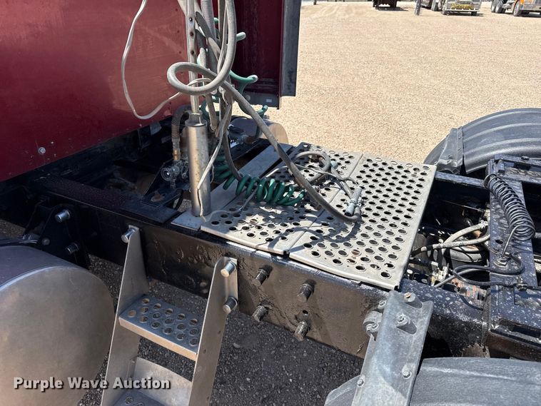 image for item DS6821 2006 Kenworth W900 semi truck