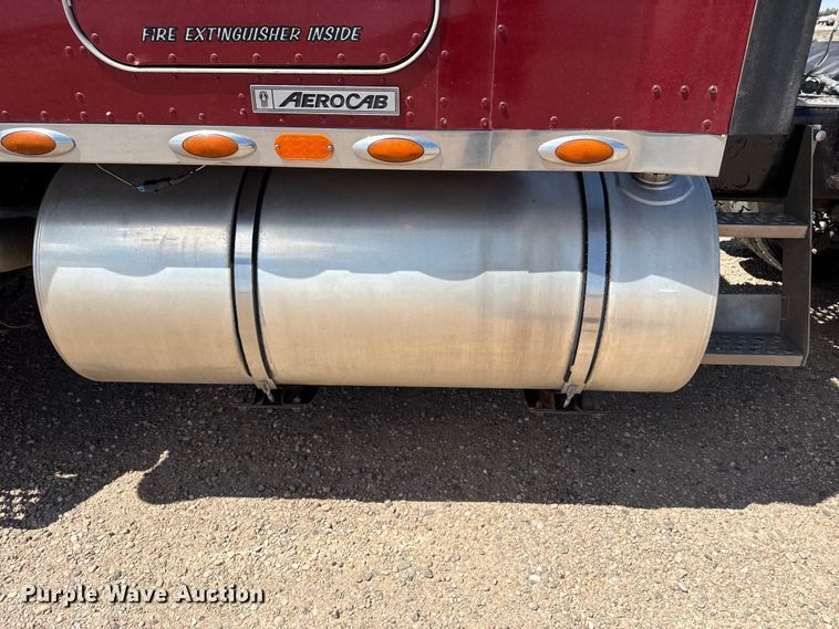 image for item DS6821 2006 Kenworth W900 semi truck
