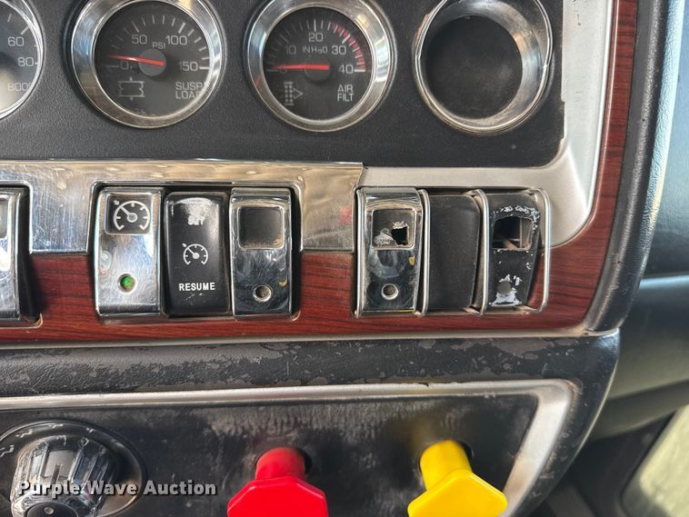 image for item DS6821 2006 Kenworth W900 semi truck