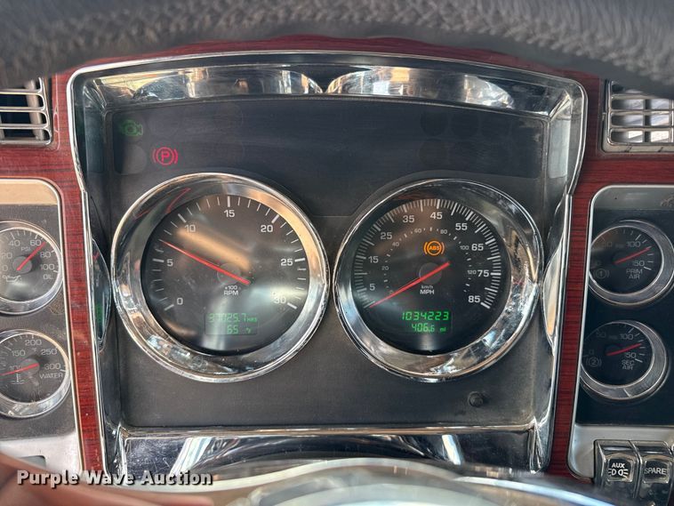image for item DS6821 2006 Kenworth W900 semi truck