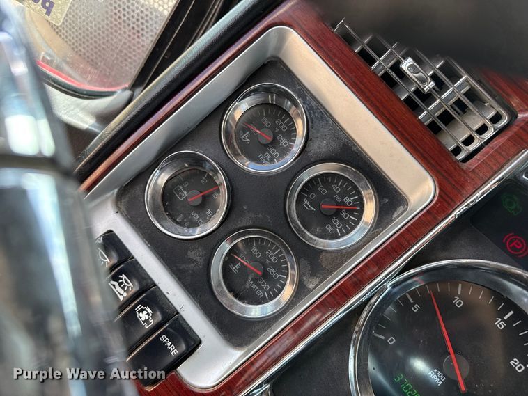 image for item DS6821 2006 Kenworth W900 semi truck