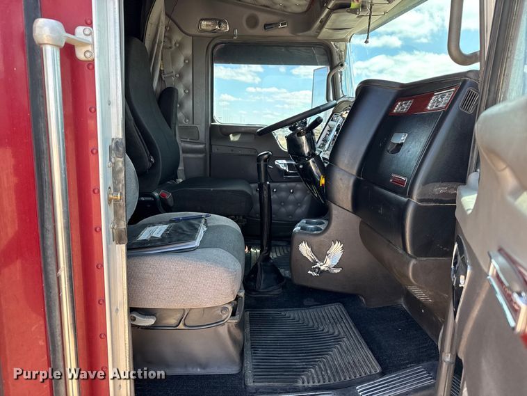 image for item DS6821 2006 Kenworth W900 semi truck