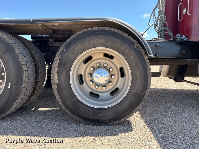 image for item DS6821 2006 Kenworth W900 semi truck