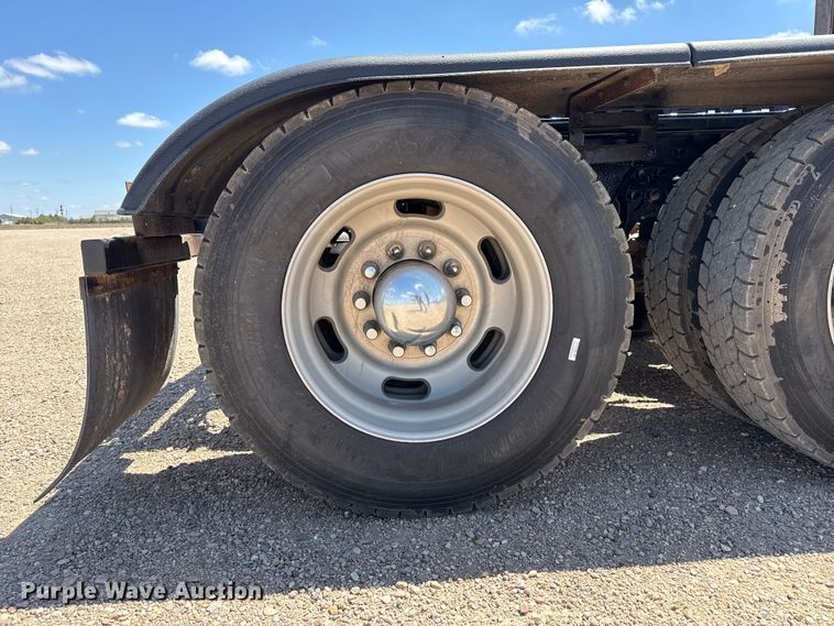 image for item DS6821 2006 Kenworth W900 semi truck