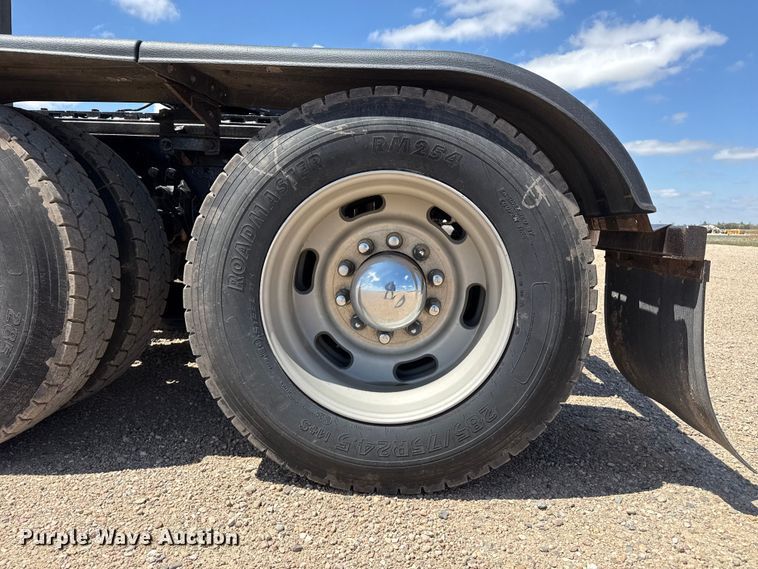 image for item DS6821 2006 Kenworth W900 semi truck