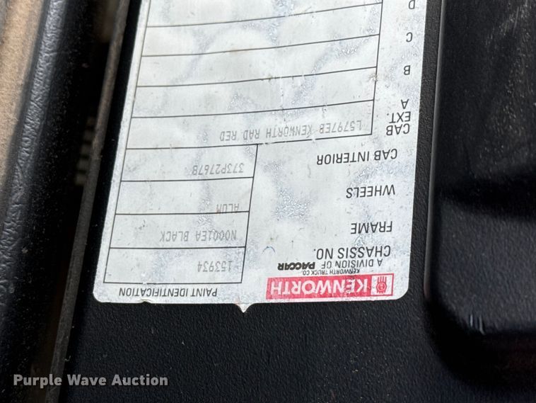 image for item DS6821 2006 Kenworth W900 semi truck