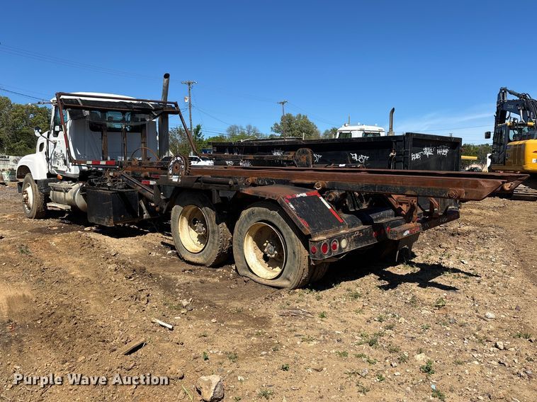 image for item DT0162 2006 Mack CV713 roll-off container truck