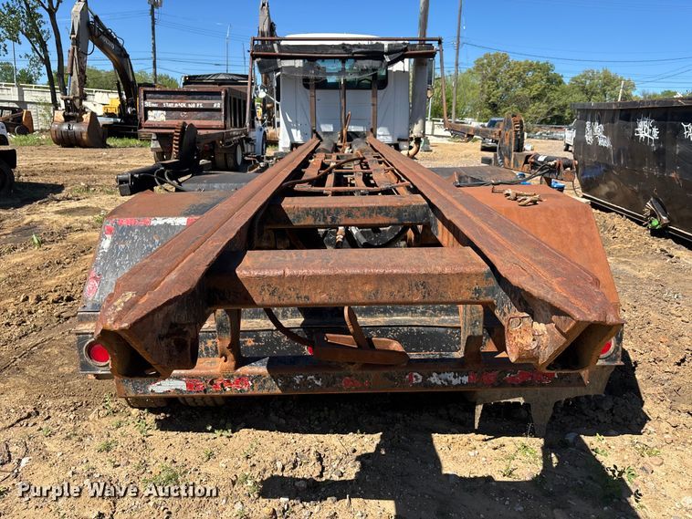 image for item DT0162 2006 Mack CV713 roll-off container truck