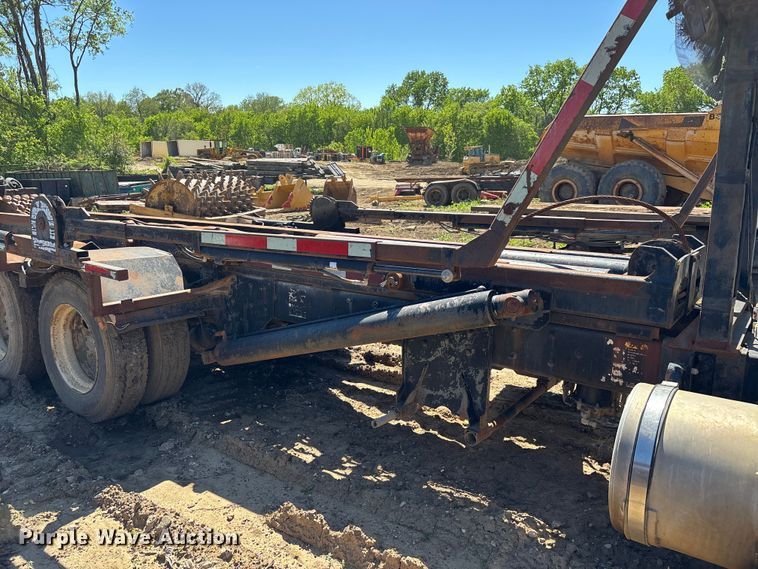 image for item DT0162 2006 Mack CV713 roll-off container truck