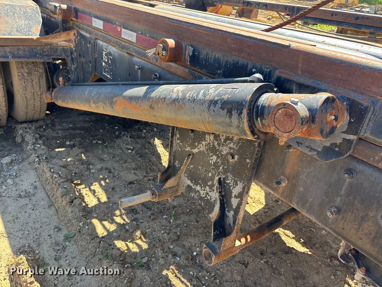 image for item DT0162 2006 Mack CV713 roll-off container truck