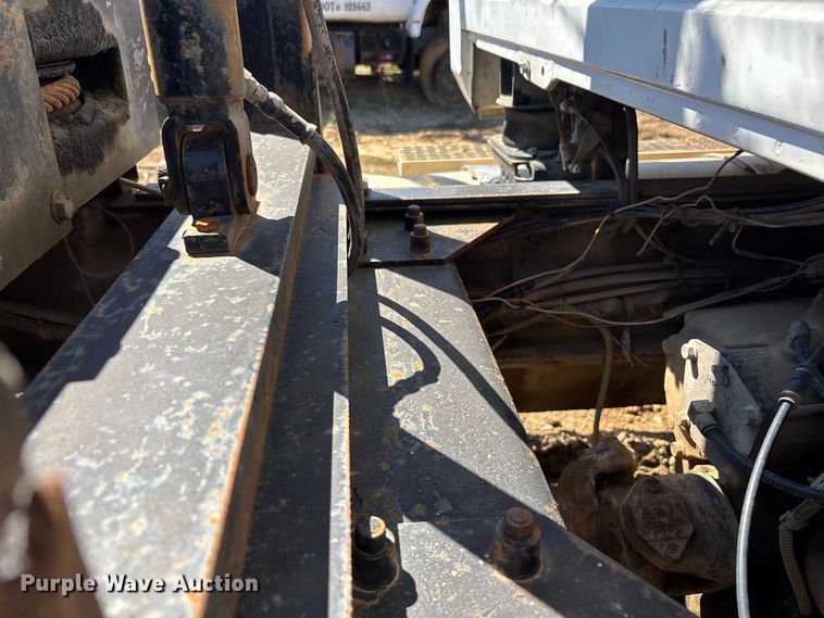 image for item DT0162 2006 Mack CV713 roll-off container truck