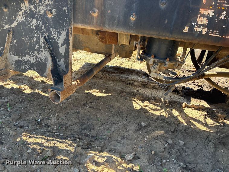 image for item DT0162 2006 Mack CV713 roll-off container truck