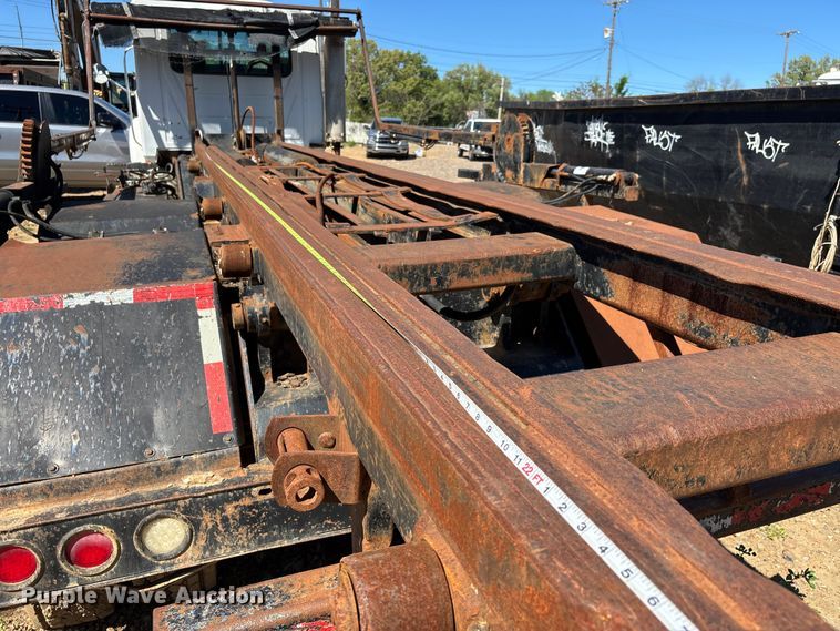 image for item DT0162 2006 Mack CV713 roll-off container truck