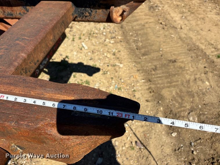 image for item DT0162 2006 Mack CV713 roll-off container truck