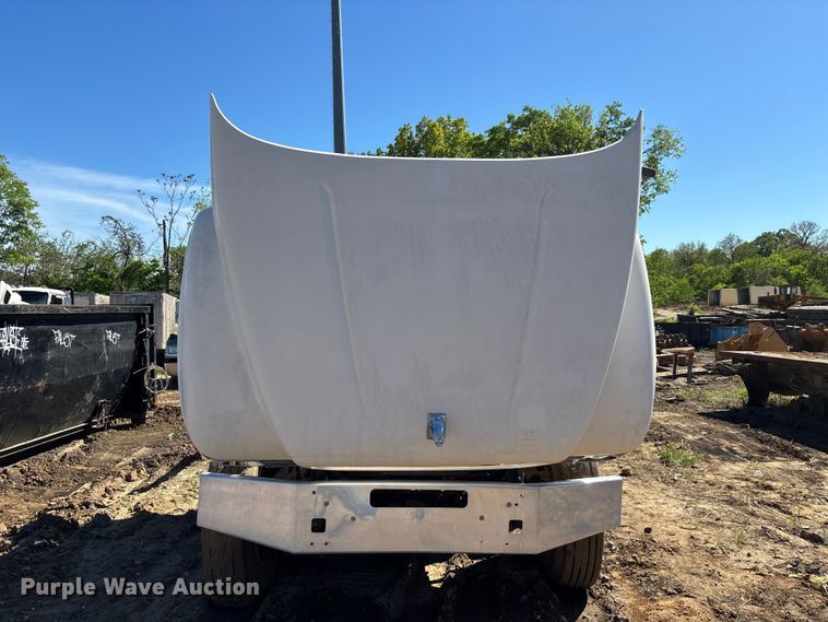 image for item DT0162 2006 Mack CV713 roll-off container truck