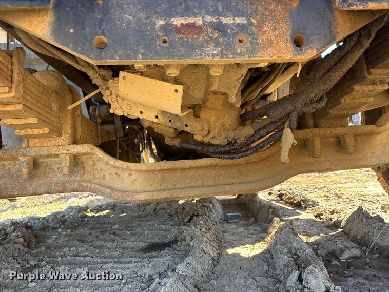 image for item DT0162 2006 Mack CV713 roll-off container truck