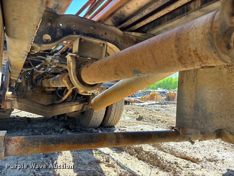 image for item DT0162 2006 Mack CV713 roll-off container truck