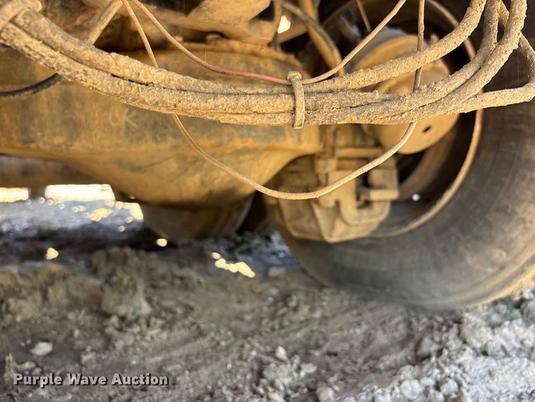 image for item DT0162 2006 Mack CV713 roll-off container truck