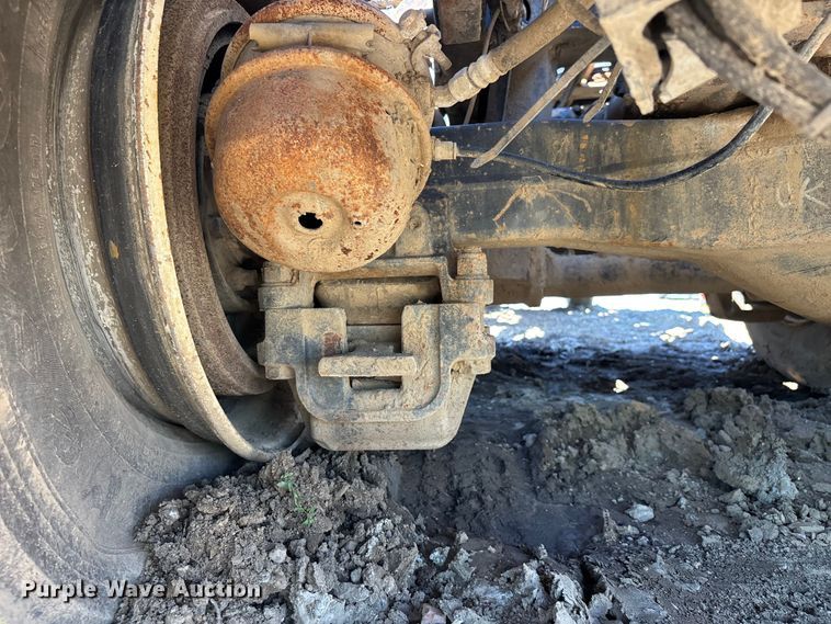 image for item DT0162 2006 Mack CV713 roll-off container truck