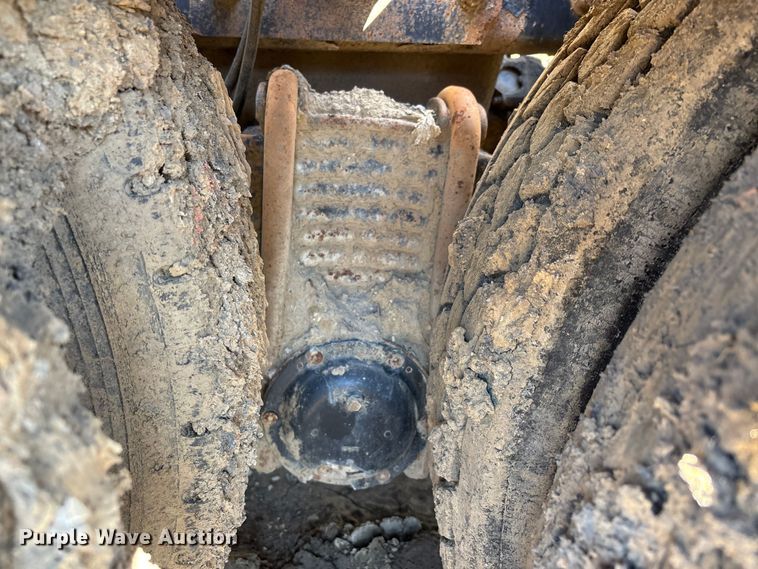 image for item DT0162 2006 Mack CV713 roll-off container truck