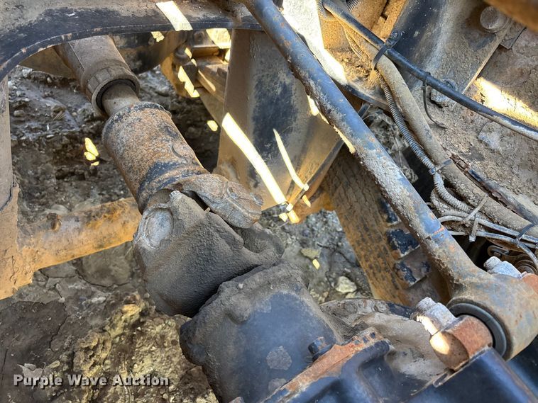 image for item DT0162 2006 Mack CV713 roll-off container truck