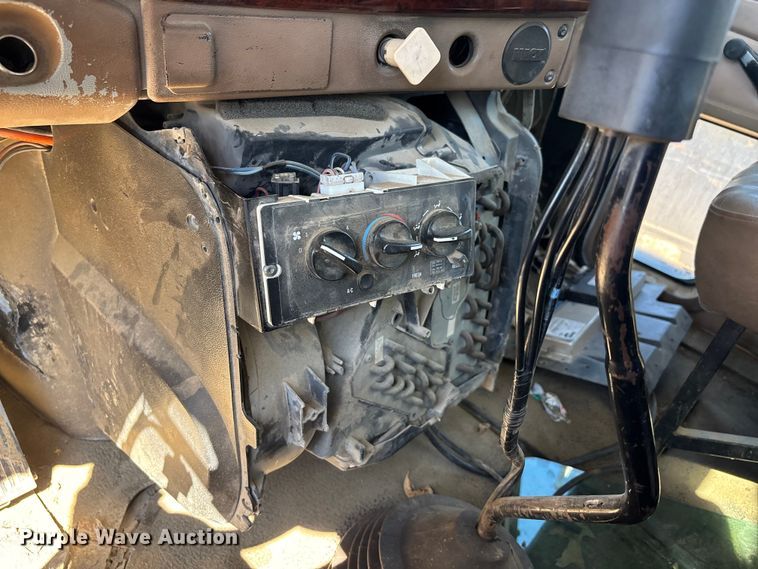 image for item DT0162 2006 Mack CV713 roll-off container truck