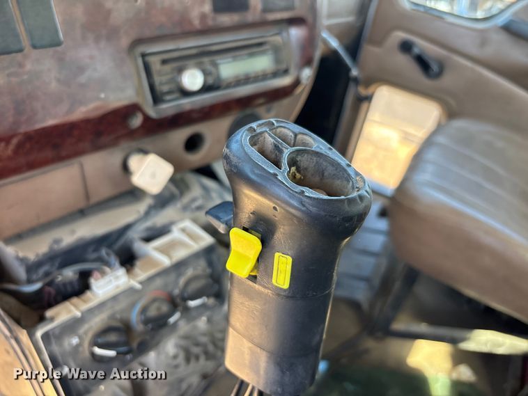 image for item DT0162 2006 Mack CV713 roll-off container truck