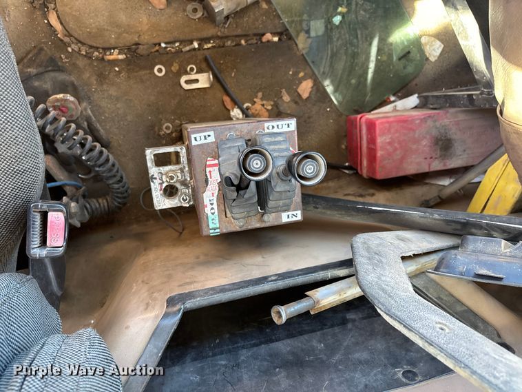 image for item DT0162 2006 Mack CV713 roll-off container truck