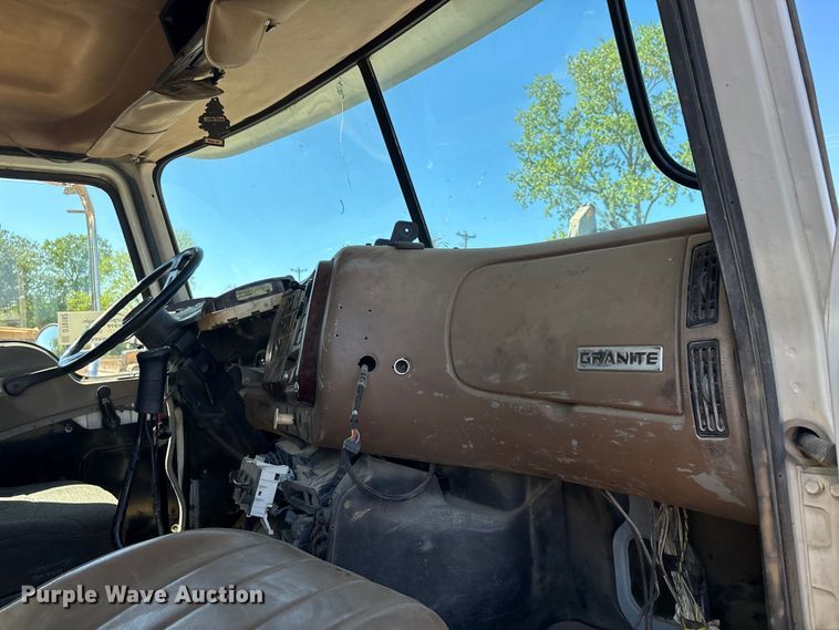 image for item DT0162 2006 Mack CV713 roll-off container truck