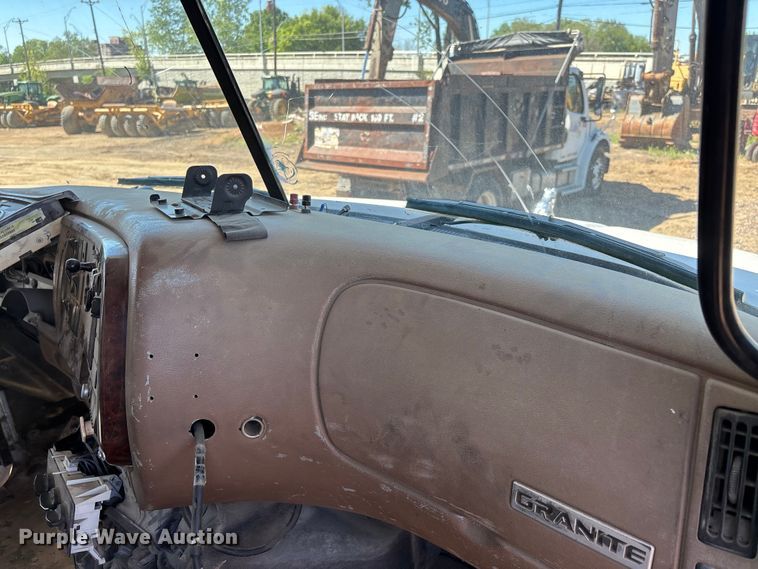 image for item DT0162 2006 Mack CV713 roll-off container truck