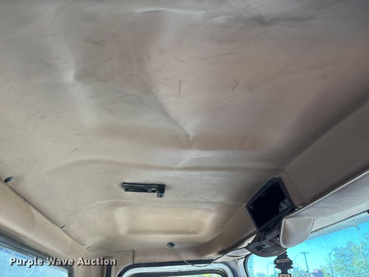 image for item DT0162 2006 Mack CV713 roll-off container truck