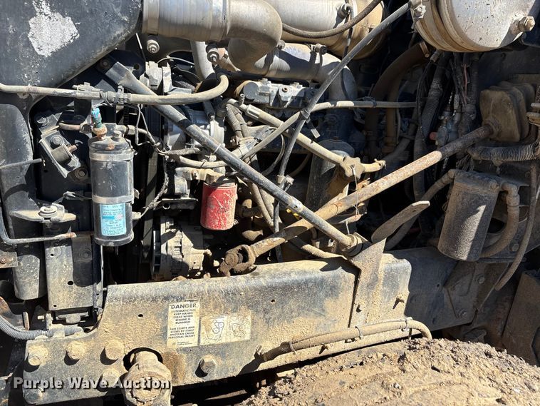 image for item DT0162 2006 Mack CV713 roll-off container truck